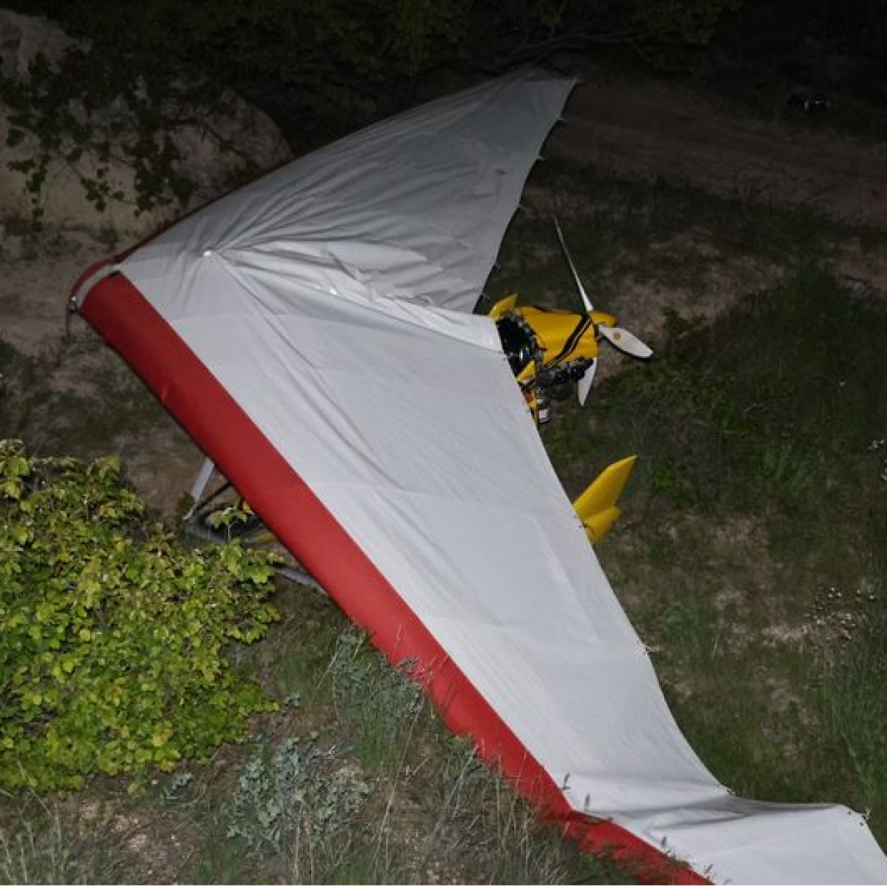 Kapadokya'da Güneşin Altında Tehlikeli Uçuş: Microlight'a Motor Arızası!