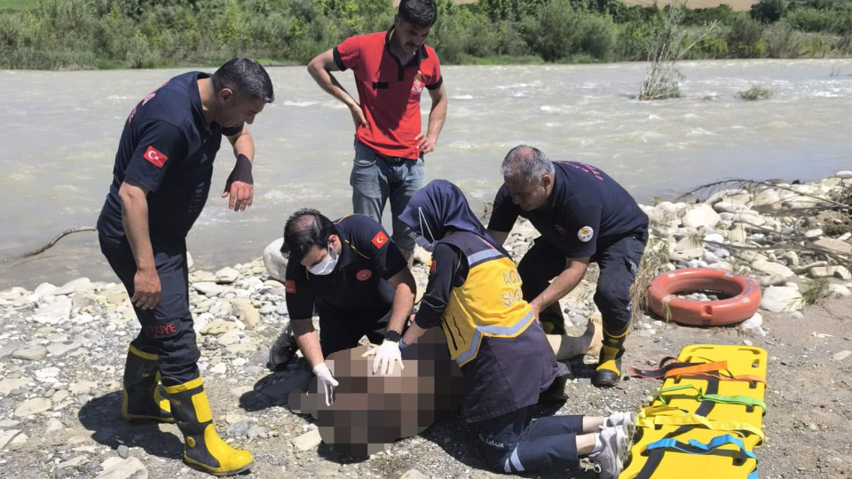 Serinlemek için girdiği suda öldü