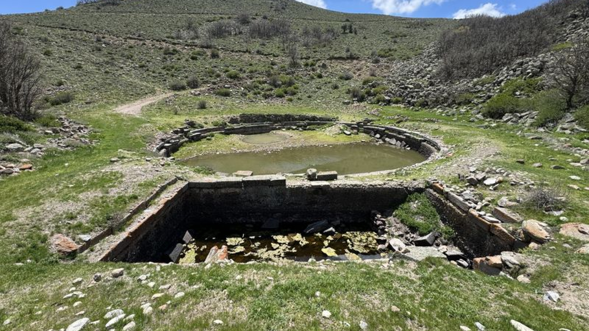 Karaman'daki Antik Havuz ve Tarihi Yapılar Ziyaretçilerini Bekliyor