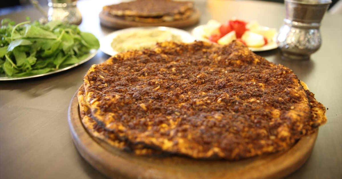 Lahmacunu bin 450 liraya satan işletmeye ceza