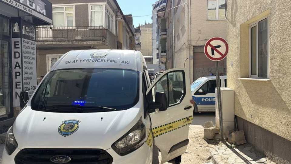 Evinde ölü bulundu