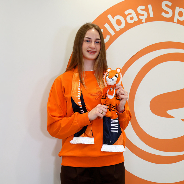 Aleksandra Uzelac, Eczacıbaşı'nda!