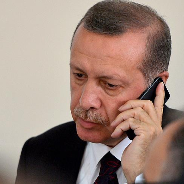 Hacılarla telefonda görüştü