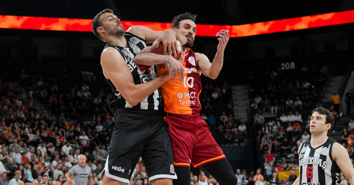 Beşiktaş ile G.Saray yarı final için parkede