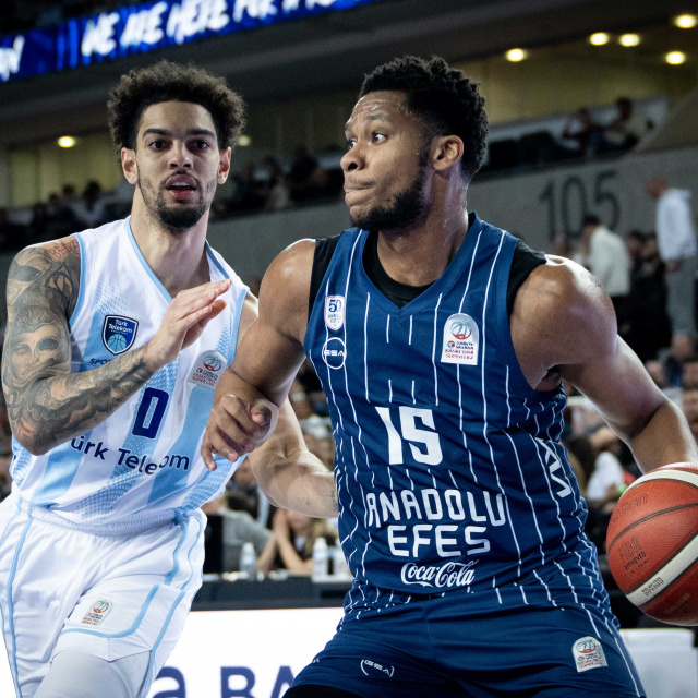 Anadolu Efes yarı finale yükseldi!