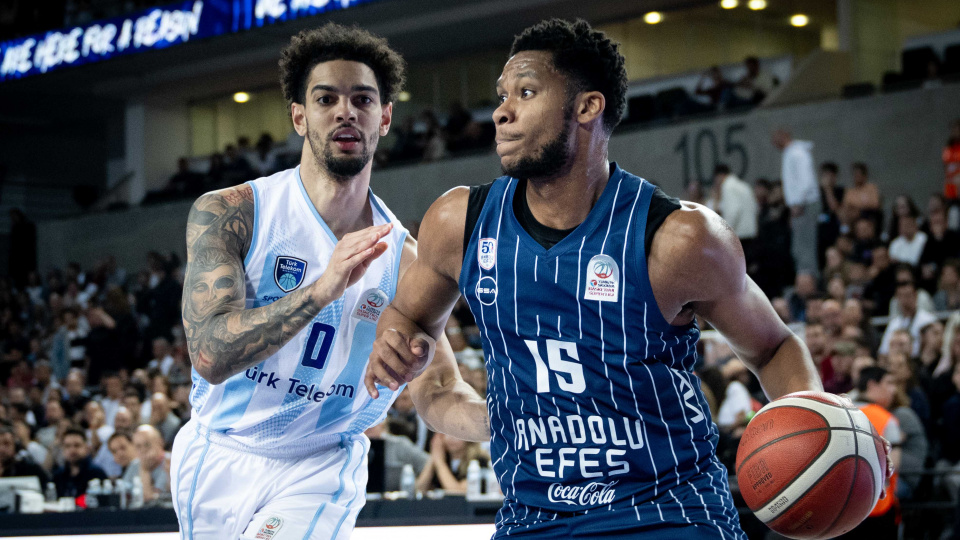 Anadolu Efes yarı finale yükseldi!