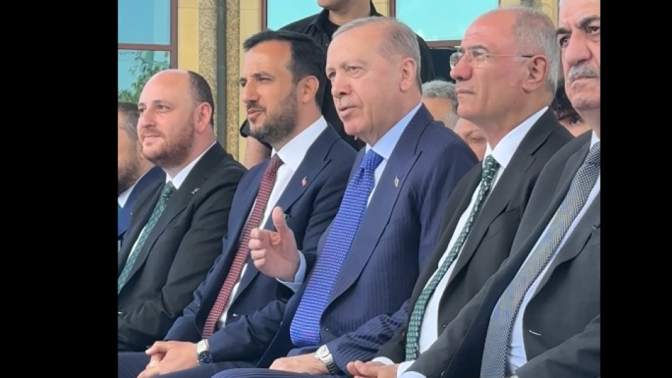 O şarkıya böyle eşlik etti