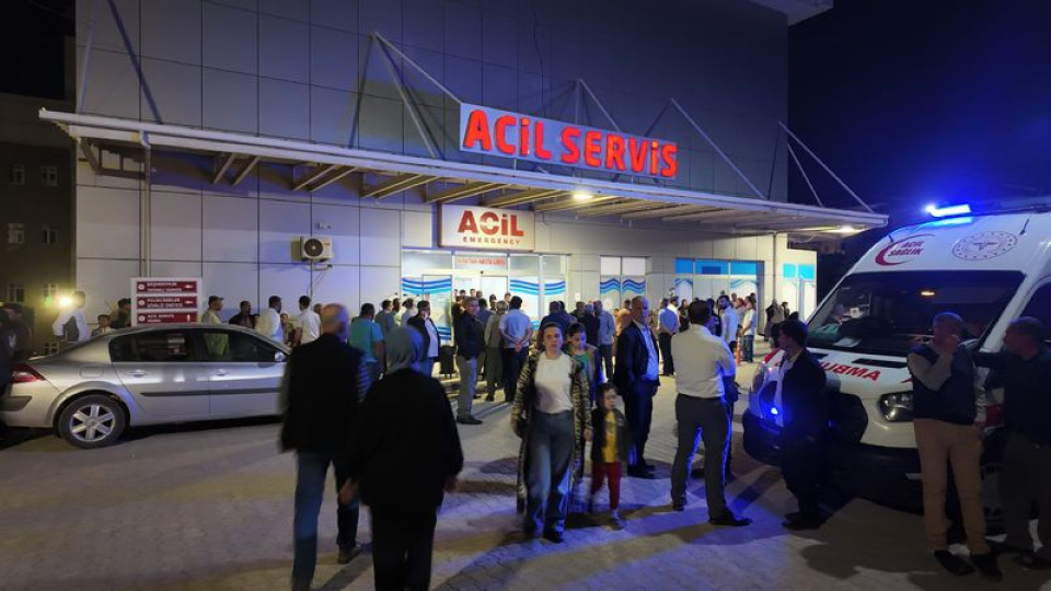 Anne ve 2 çocuğu öldü, 4 kişi yaralandı
