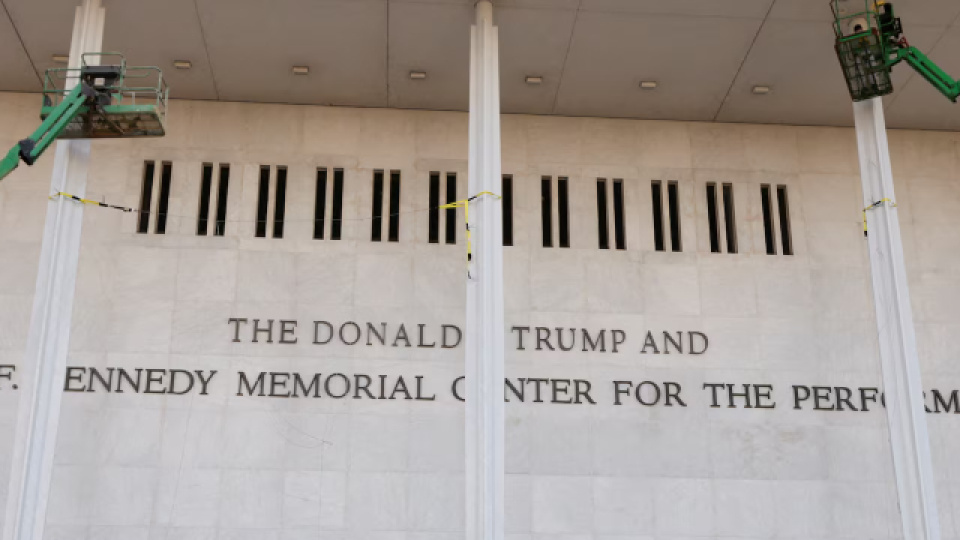ABD yargısından 'Trump' kararı: İsmi çıkarılacak