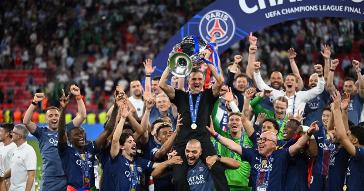 PSG, Şampiyonlar Ligi kupasını kaldırdı!