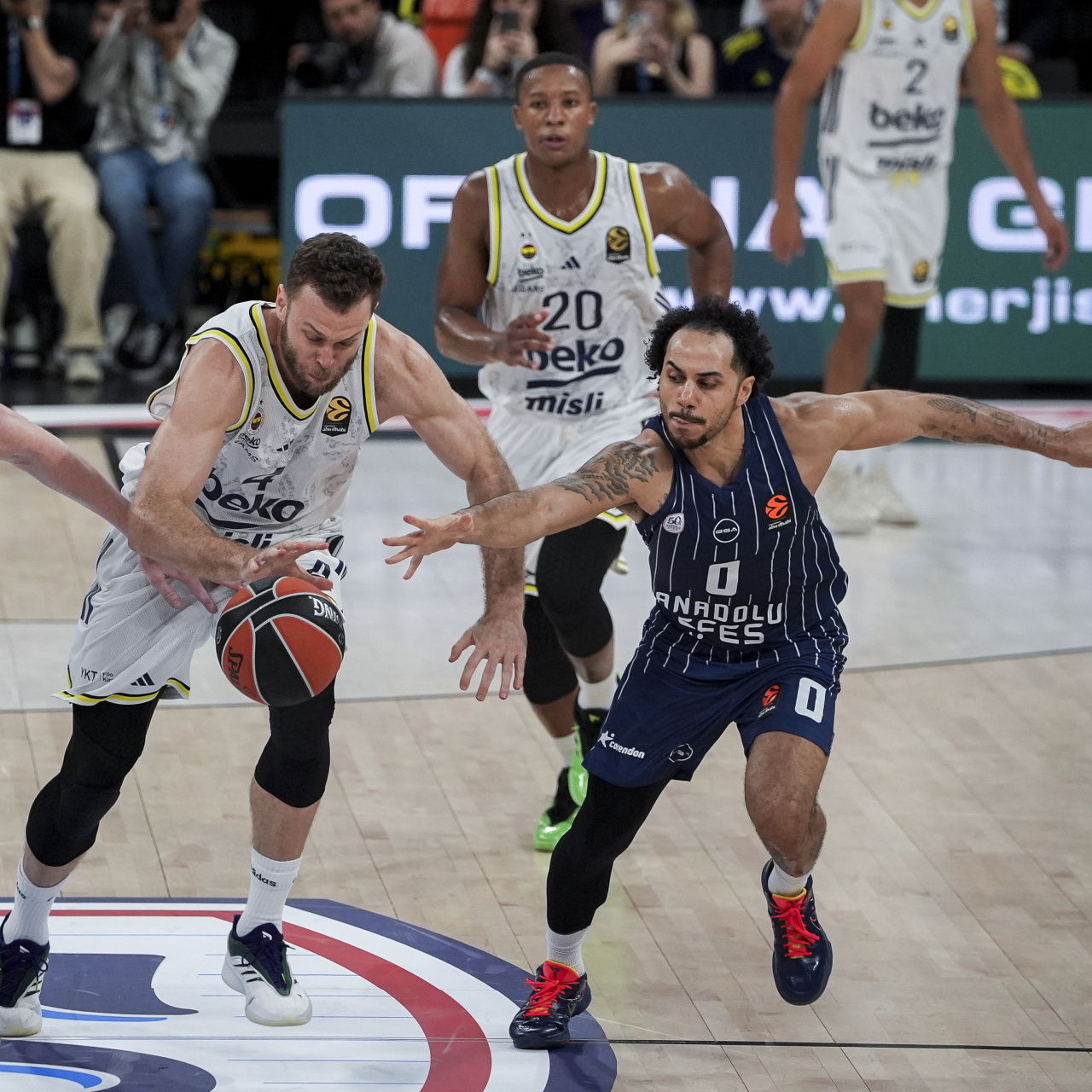 F.Bahçe ile Efes karşı karşıya!