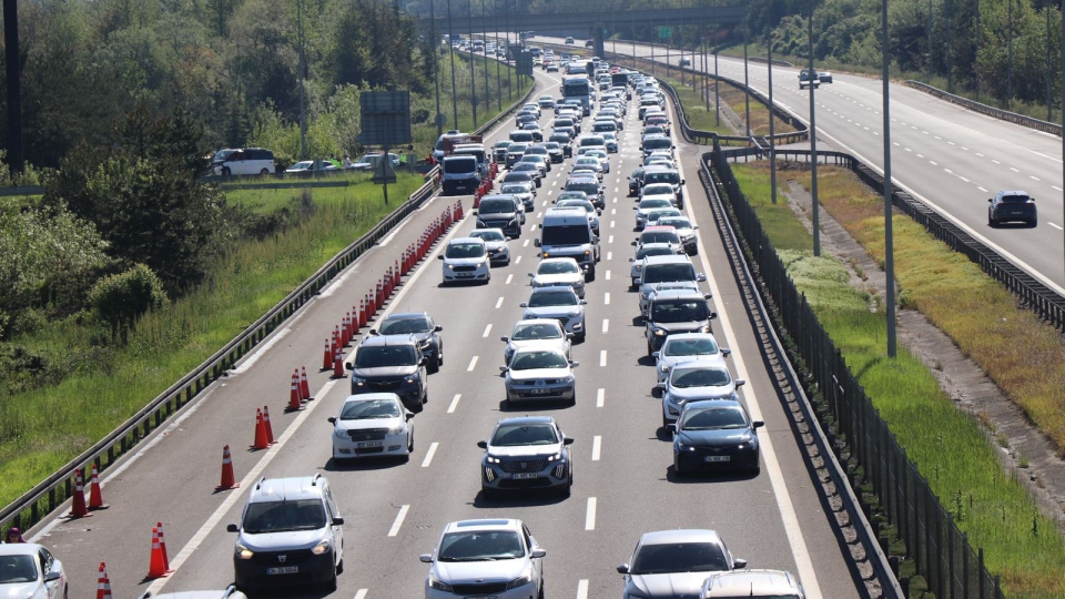 Bayram tatilinde son gün trafiği!