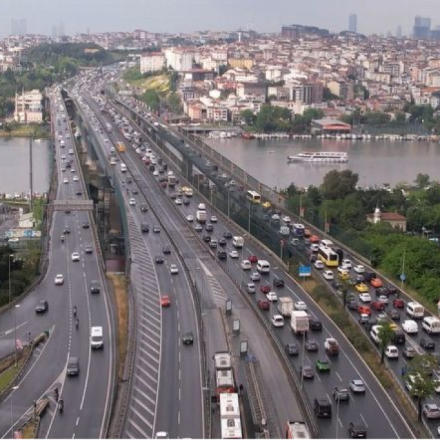 İstanbul'da bazı yollar trafiğe kapatıldı