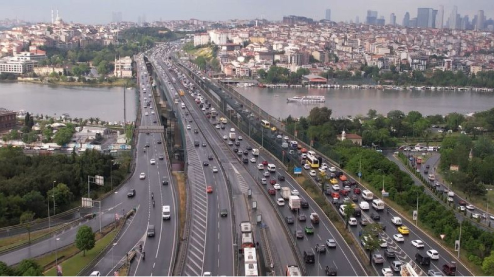 İstanbul'da bazı yollar trafiğe kapatıldı
