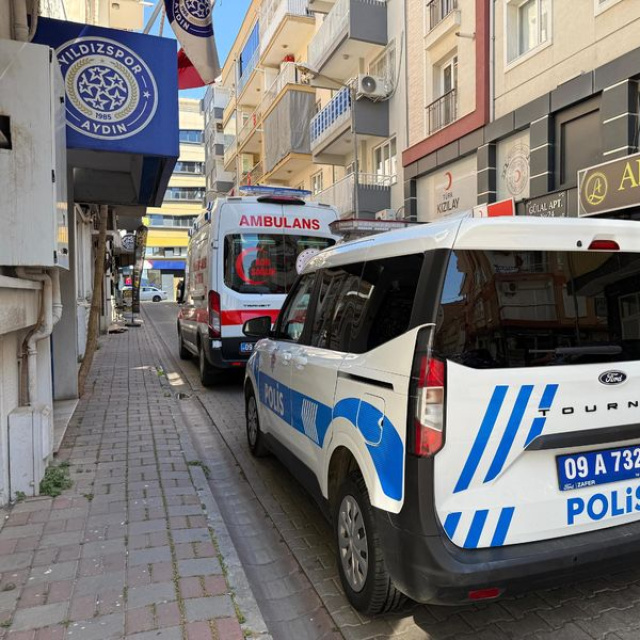 Sağlık personeli evinde ölü bulundu
