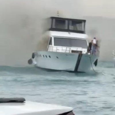 Bebek sahili açıklarında teknede yangın