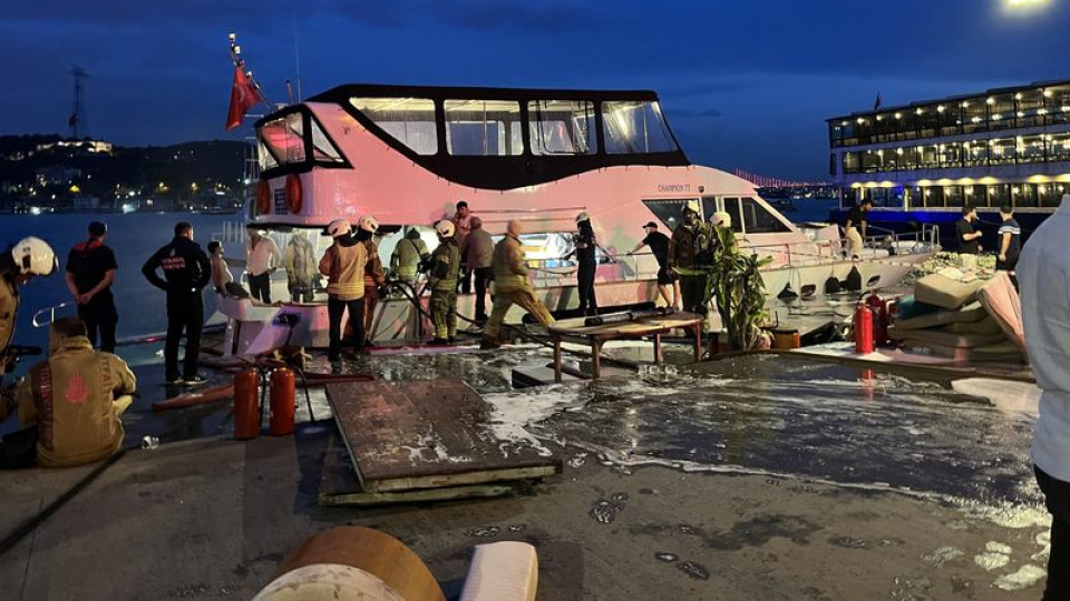 Bebek sahili açıklarında teknede yangın