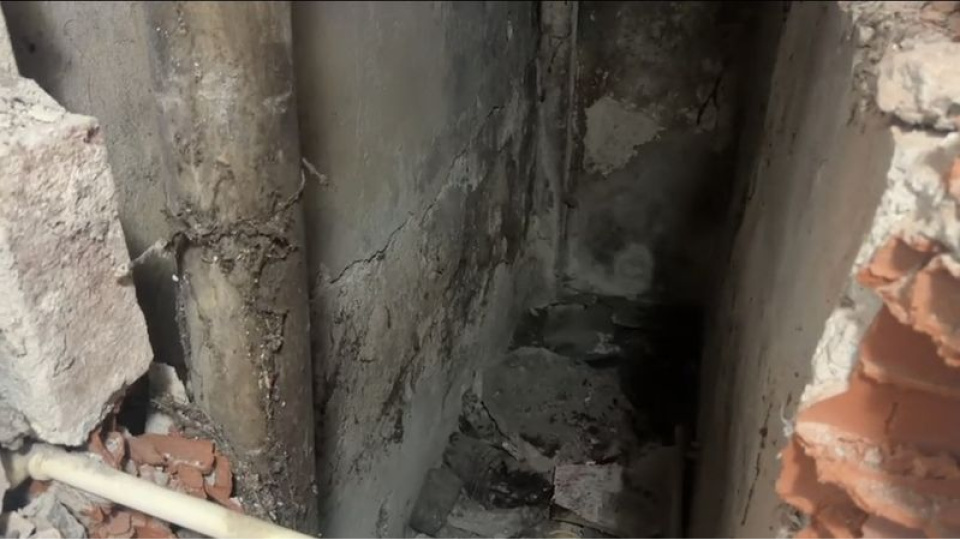 Cam silerken düşen kadın öldü!