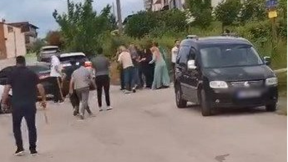 İki aile arasında meydan savaşı! 10 yaralı