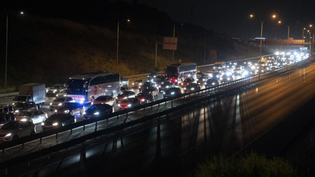 Bayram tatili dönüşü İstanbul girişinde yoğun trafik