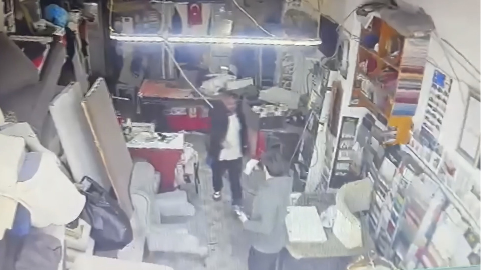 Yemek borcu istenince tehdit etti!