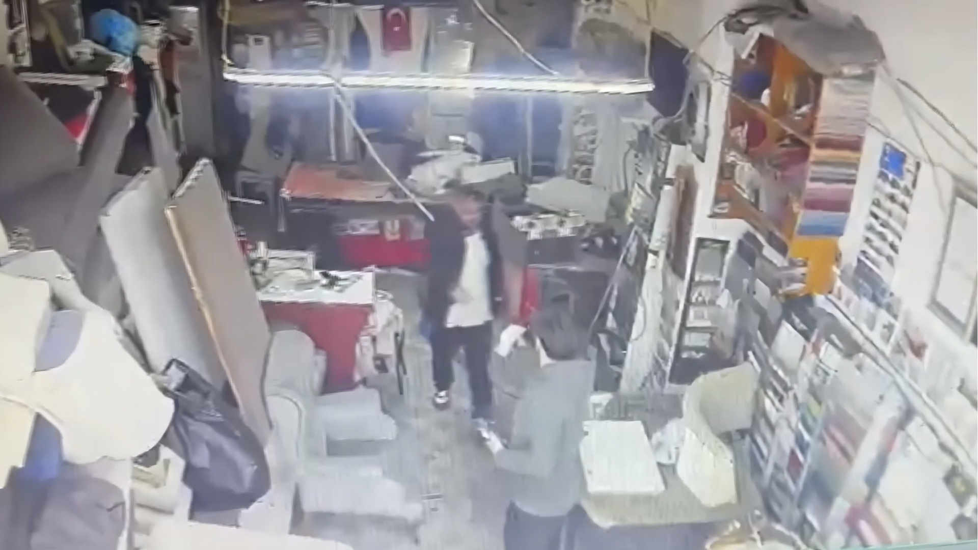 Sarıyer'de yemek borcu tehdidi: Silahla korkutan şüpheli tutuklandı