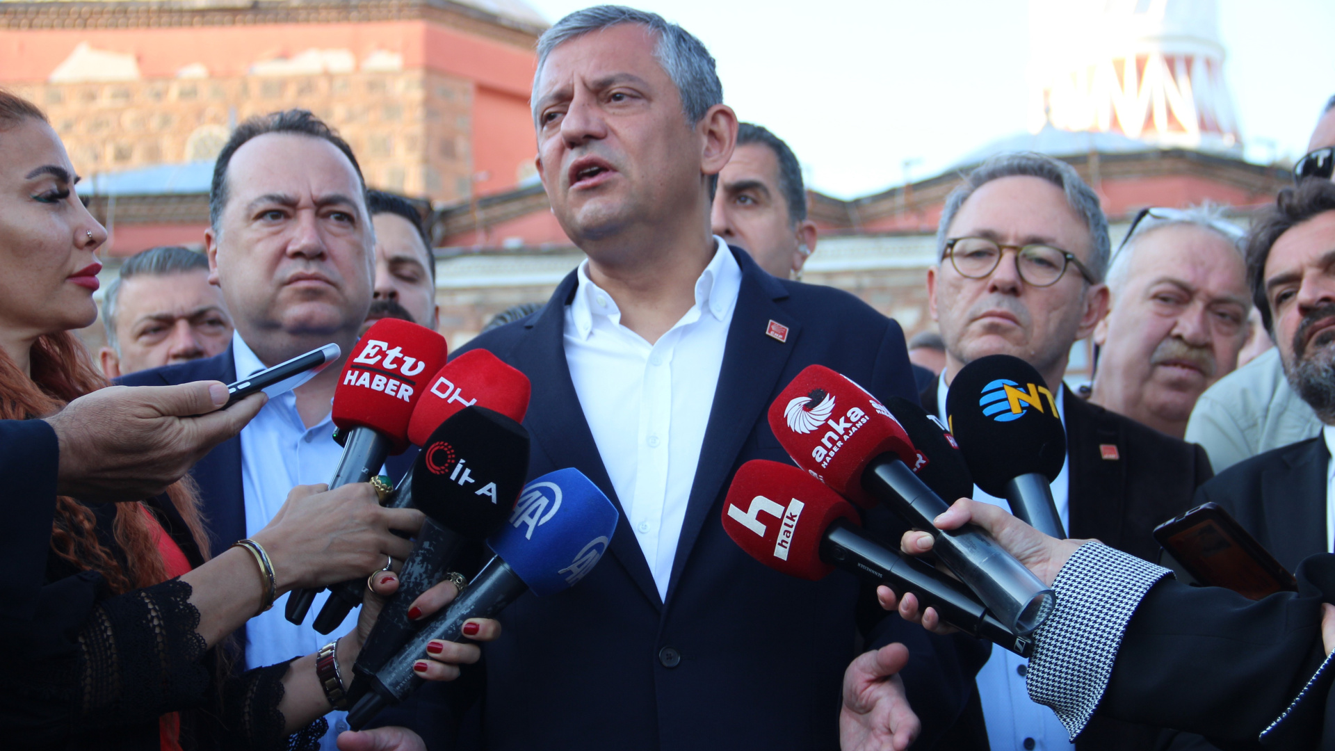 Özgür Özel başkanlığında CAO Yürütme Kurulu toplantısı başladı