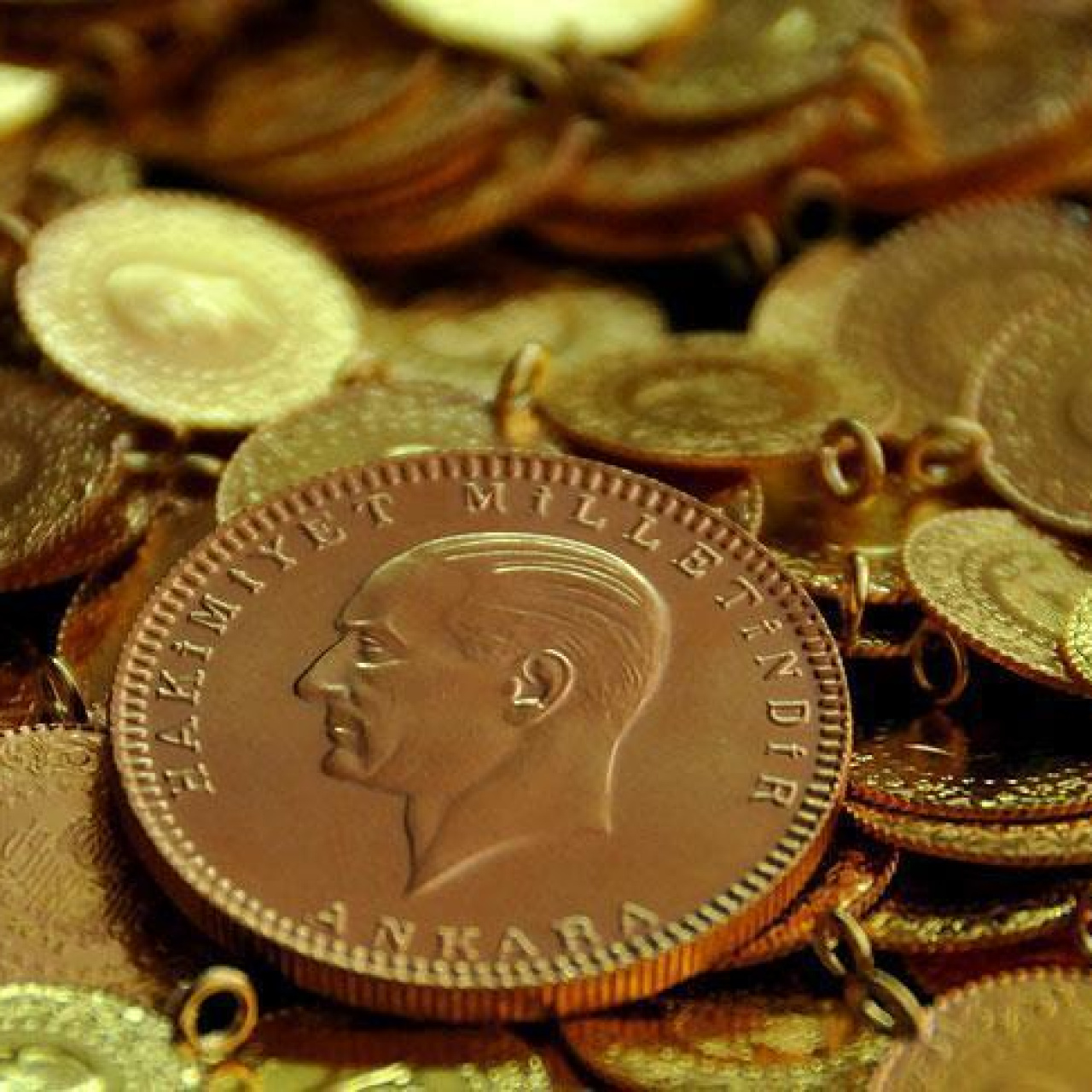 Altın Fiyatları Haftaya Düşüşle Başladı