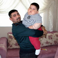 Tokluk hissi yok! 5 yaşında 90 kiloydu