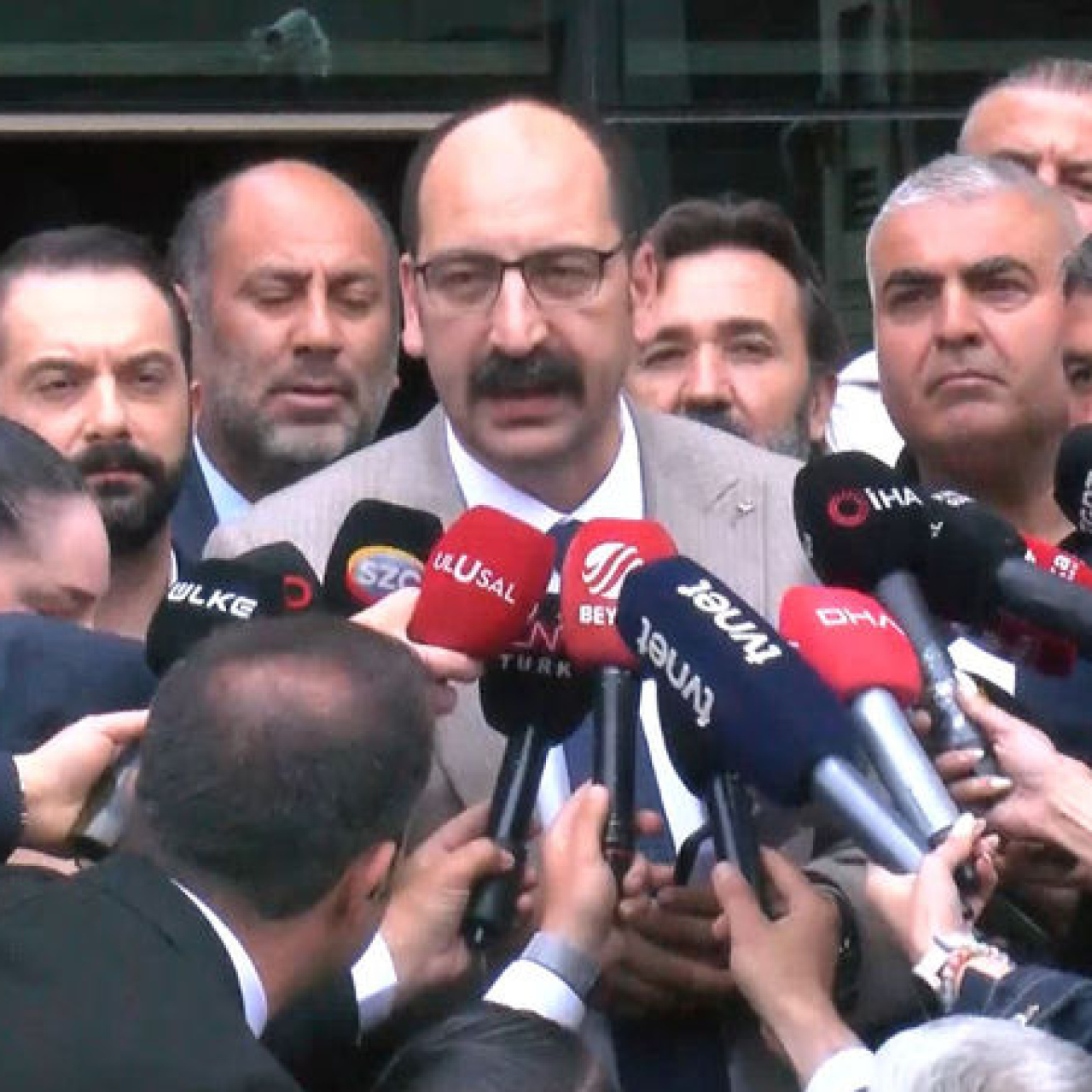 CHP'de İşten Çıkarmalar Yeniden Değerlendirilirken Kadıköy'de Ozan Güven'in Olayı Yükseliyor