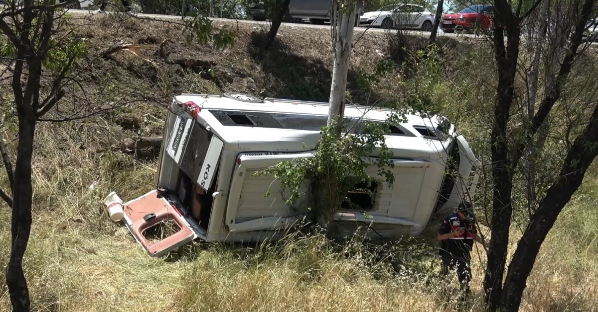 Balıkesir'de Minibüs-Otomobil Kaza: 14 Yaralı