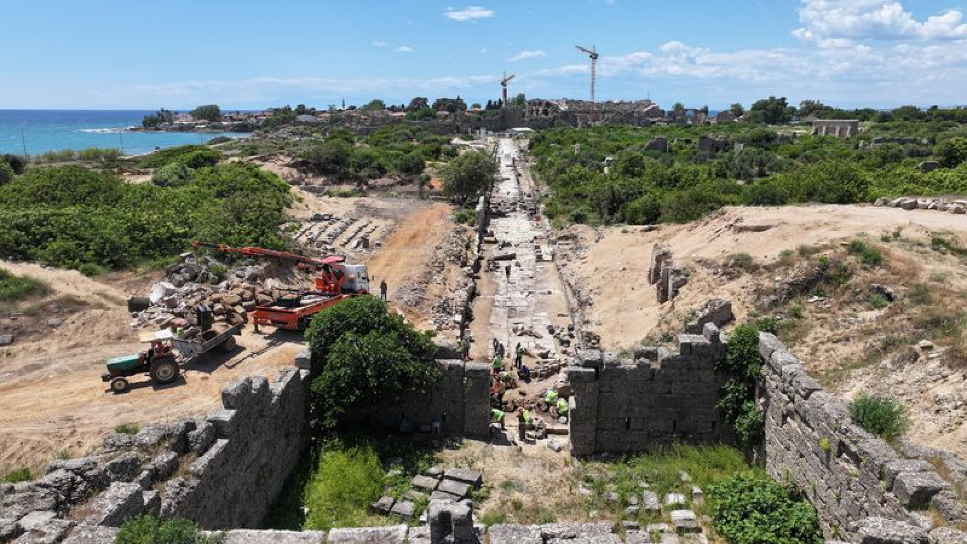 Side Antik Kenti'nde Cadde ve Sokaklar Gün Yüzüne Çıkarıldı