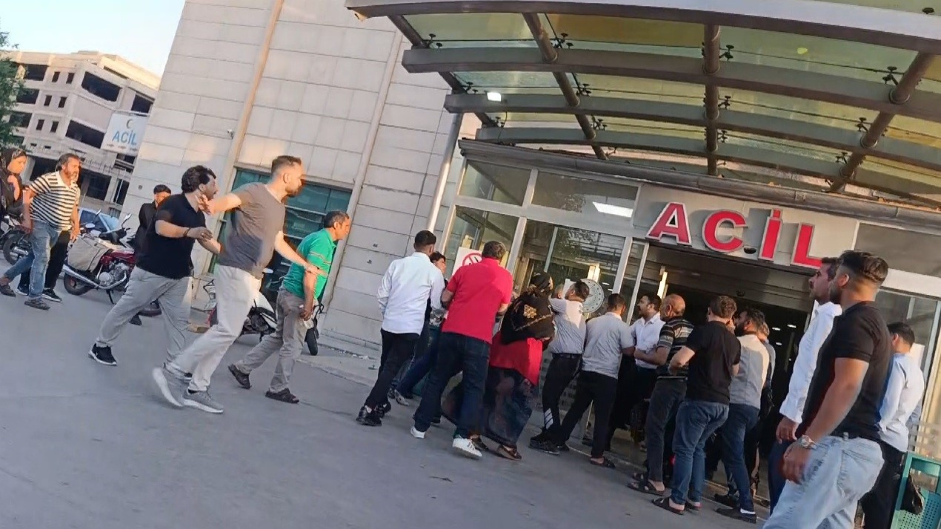Çarptığı Çocuk Öldü, Hastanede Darp Edildi
