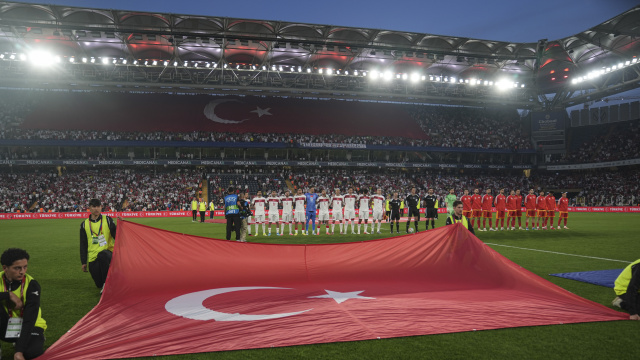 Milliler, 1697 gün sonra Kadıköy'de!