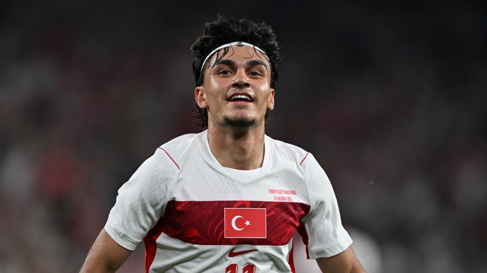 Can Uzun, milli formayla siftah yaptı!