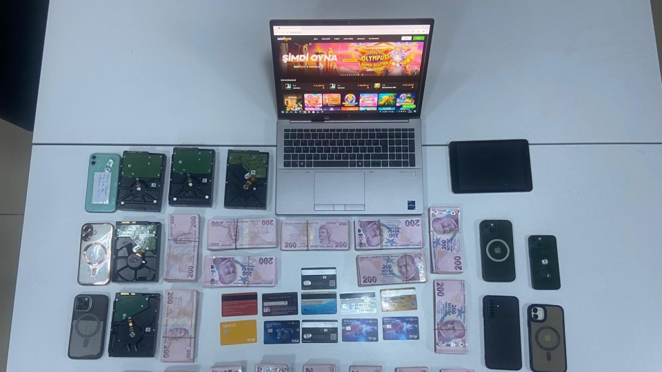 Bakan Gürlek açıkladı! 221 kişiye 70 milyar liralık operasyon