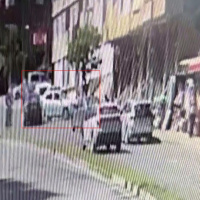 Ehliyetsiz sürücü durağa daldı! 1 ağır yaralı var!