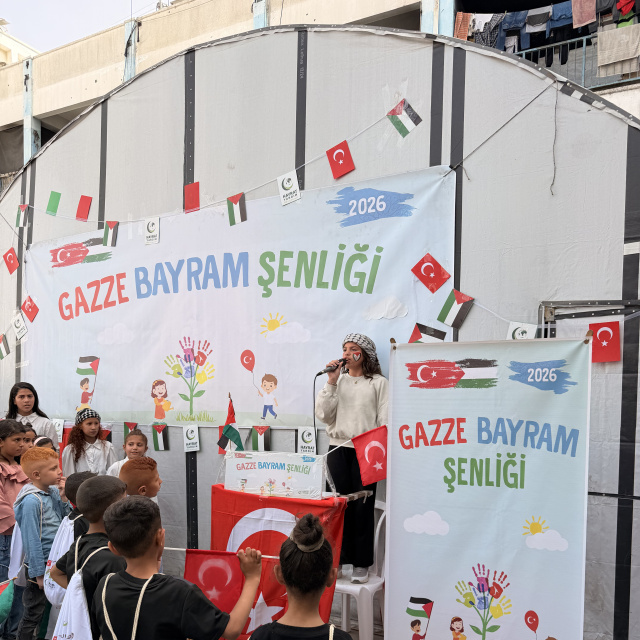 Gazze'de bayram şenliği