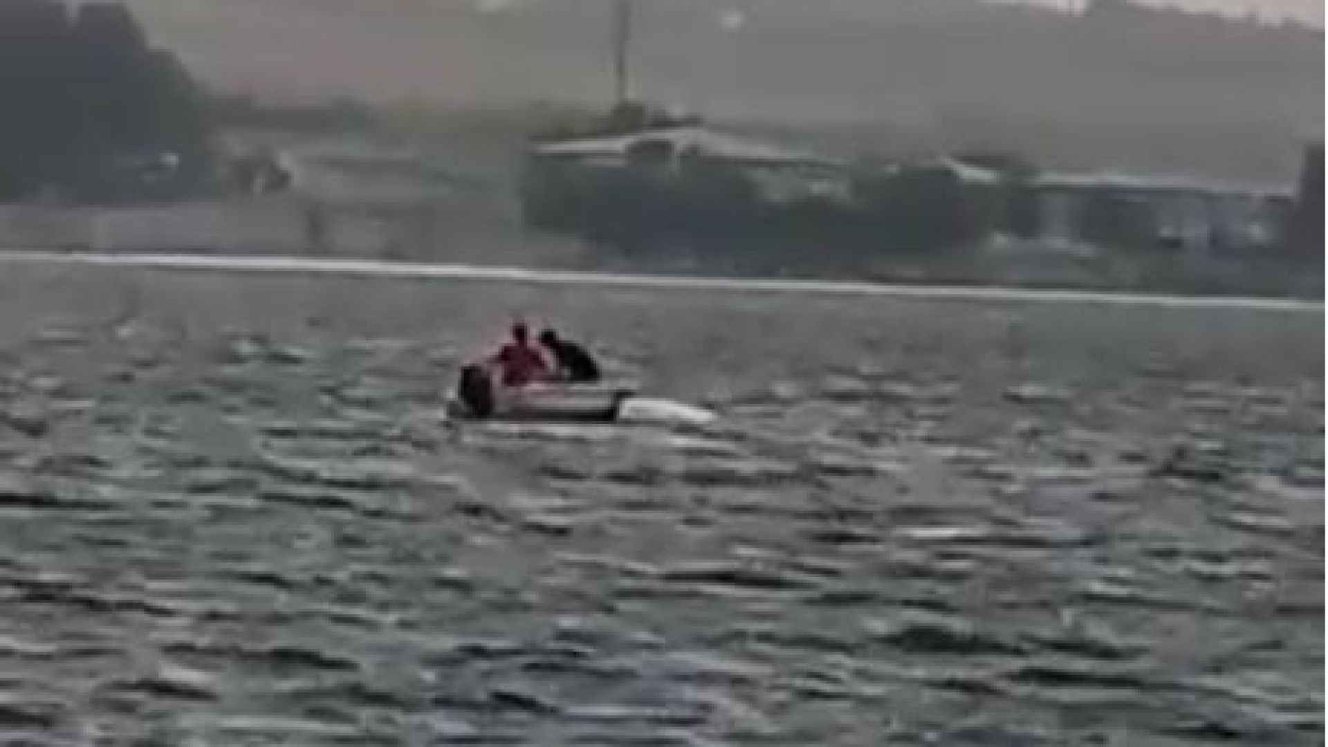 Küçükçekmece'de Kano Alabora Oldu: 2 Kişi Kurtarıldı