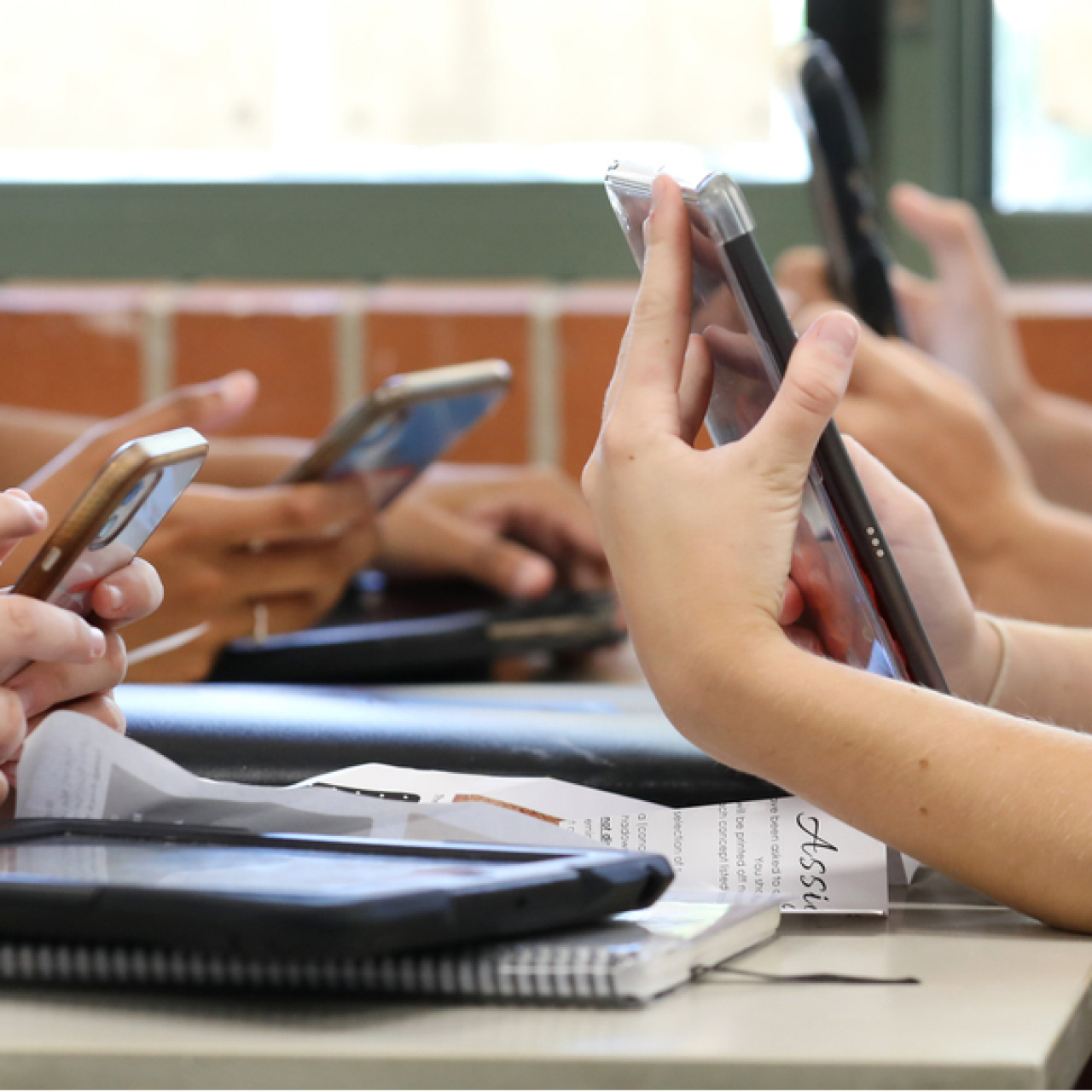 Avrupa'da okullarda cep telefonu yasağı büyüyor
