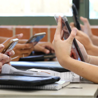 Avrupa'da okullarda cep telefonu yasağı büyüyor