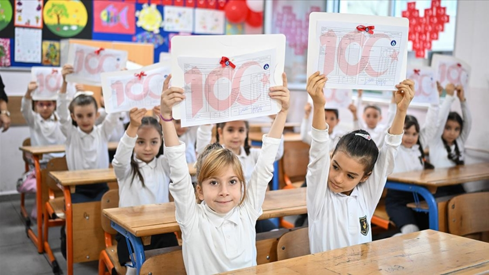 MEB Karne Günü 2026: Okullar 26 Haziran'da Kapanıyor, Karneler Dağıtılacak