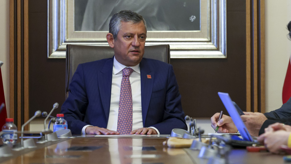 Özel'den yeni parti açıklaması