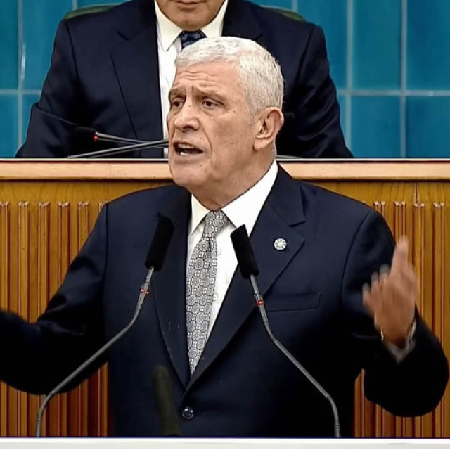 "Siyasetin sorunları vatandaşın sırtında"