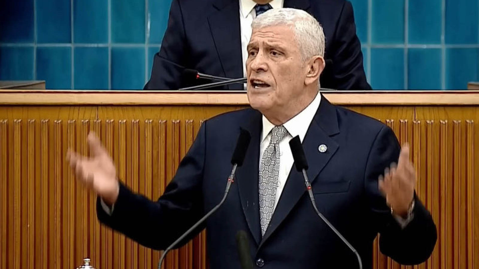 Dervişoğlu: Siyasetin sorunları vatandaşın sırtında