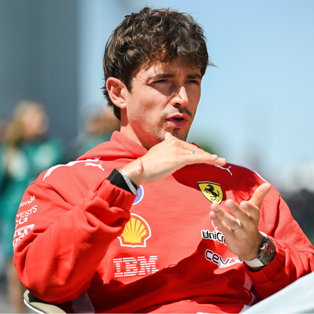 Ferrari, Leclerc'le 'devam' dedi!