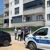 Eşini defalarca bıçakladı! 10 yaşındaki oğlu polisi aradı!