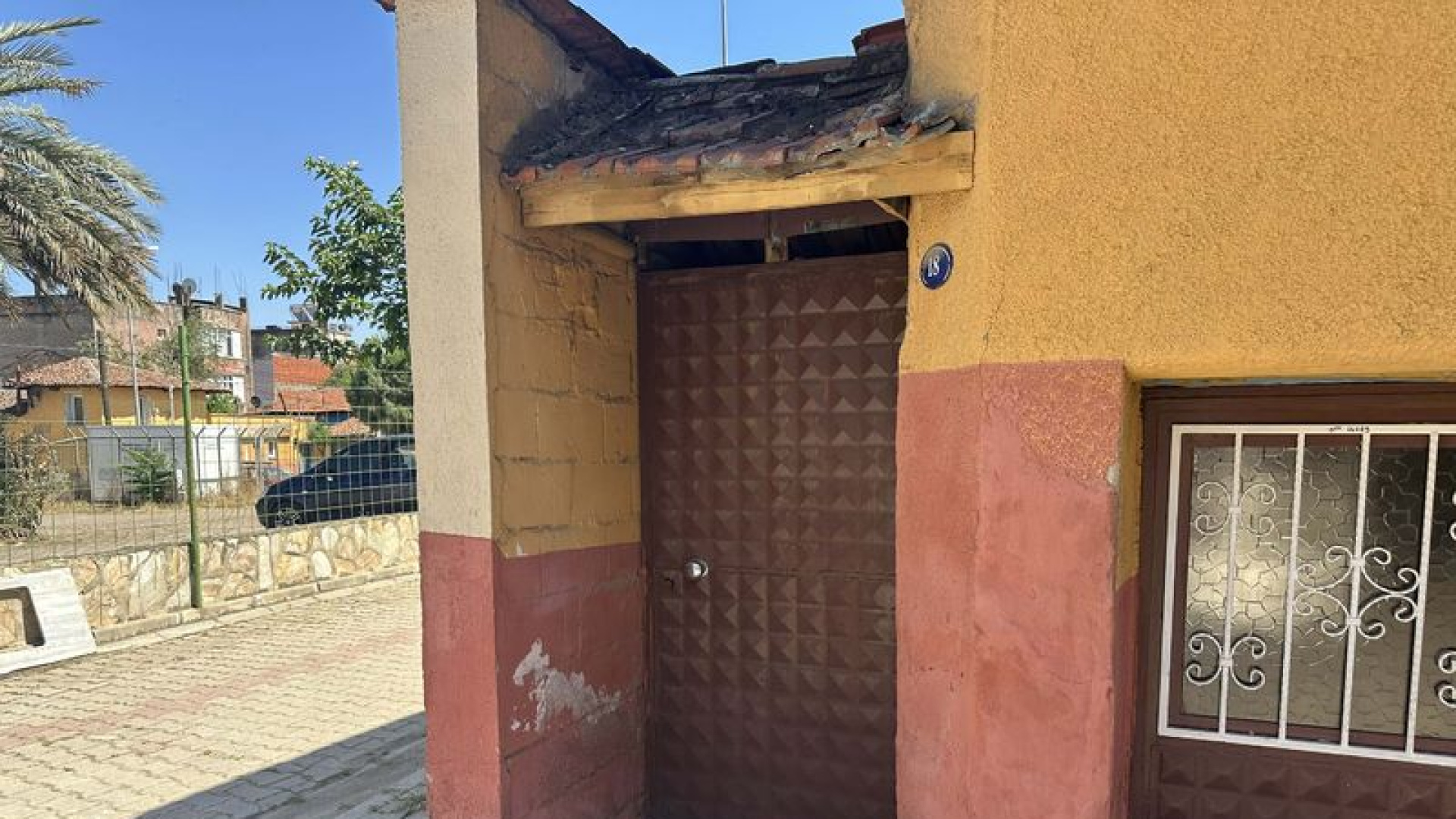 İzmir'de Kapıdaki Poşetten Yeni Doğmuş Bebek Çıktı