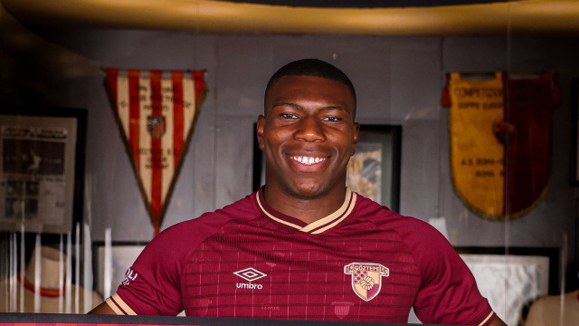 Göztepe, Armstrong'u resmen açıkladı!
