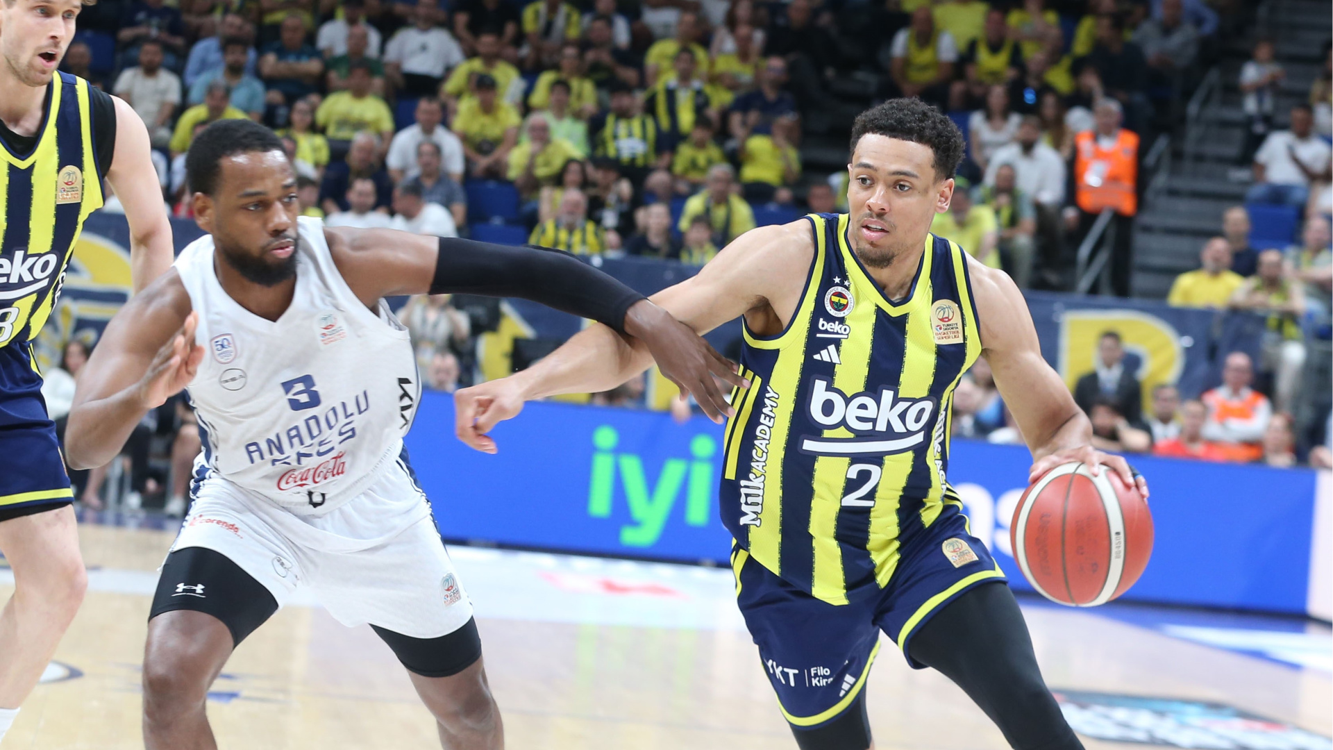 Fenerbahçe Beko, 18 sayı geriden gelip Efes'i 73-72 yendi: Seride 2-0 önde